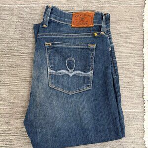 Classic Lucky Brand Sofia Skinny jeans in a flattering medium wash.